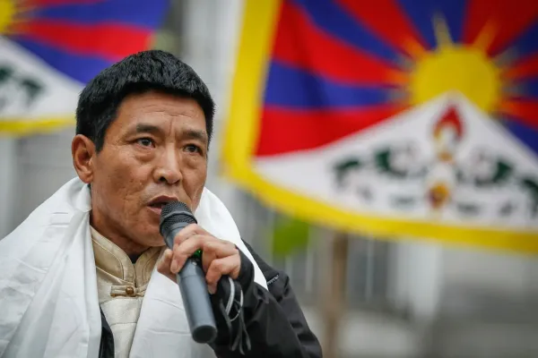 Former political prisoner and filmmaker Dhondup Wangchen speaks at protest rally calling for the boycott of the 2022 Beijing Olympic games,  Paris, 20 November 2021.